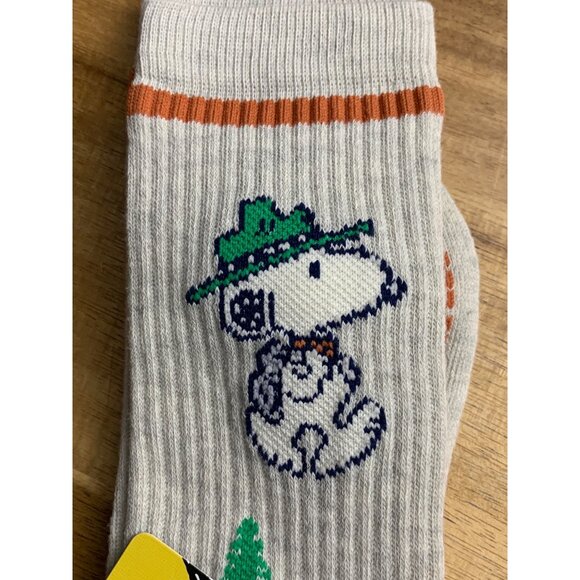 Peanuts Snoopy Unisex Crew Socks Gray With Green Hat & Tree Design Size 10-13 - Picture 4 of 5